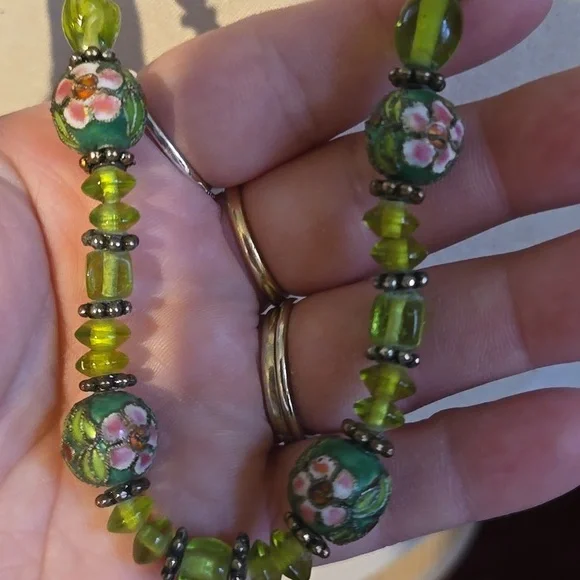 Vintage Green Glass Wedding Cake Beads Beaded Necklace - Picture 3 of 5